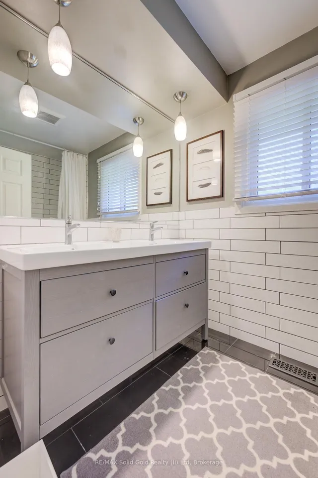 Additional image 20 of 211 Village Rd