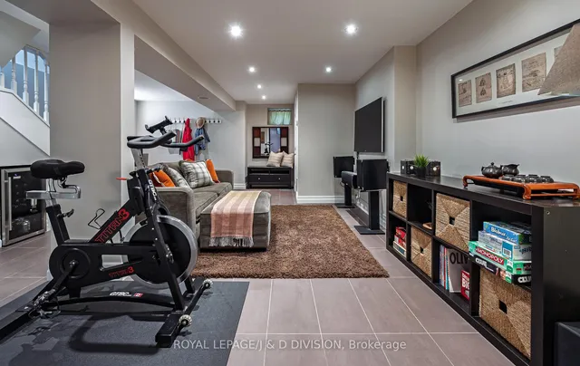 Additional image 32 of 151 Forman Ave