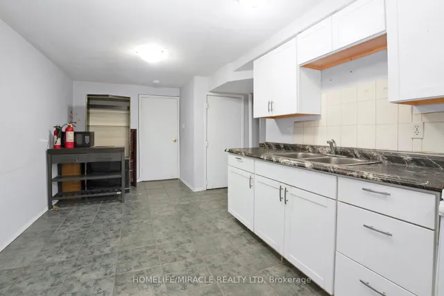 Additional image 33 of 66 Avening Dr