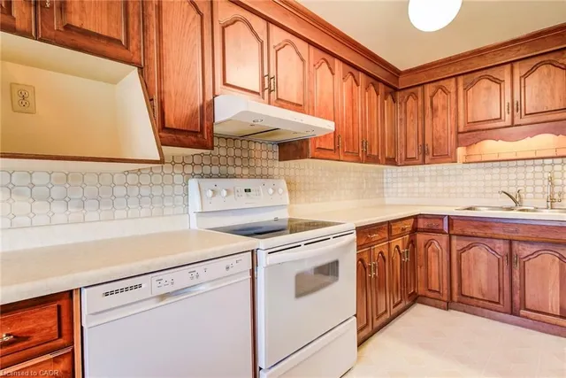 Additional image 11 of 53 Belwood Cres