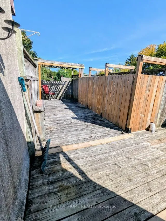 Additional image 16 of 239 Woodbine Ave