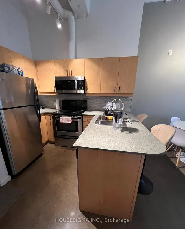 Additional image 16 of 404 King St Unit 109