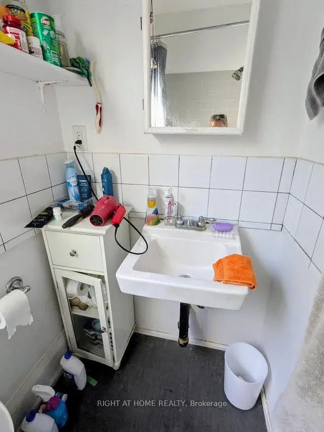 Additional image 23 of 239 Woodbine Ave