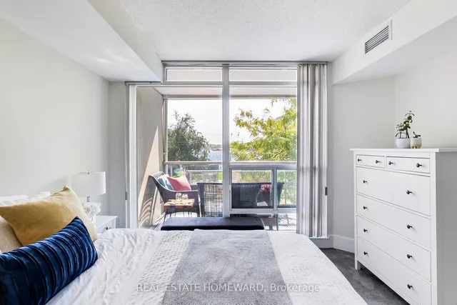 Additional image 21 of 550 Queens Quay Unit 201