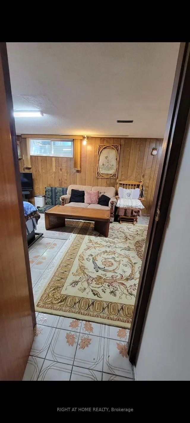 Additional image 11 of 12 Fairglen Ave