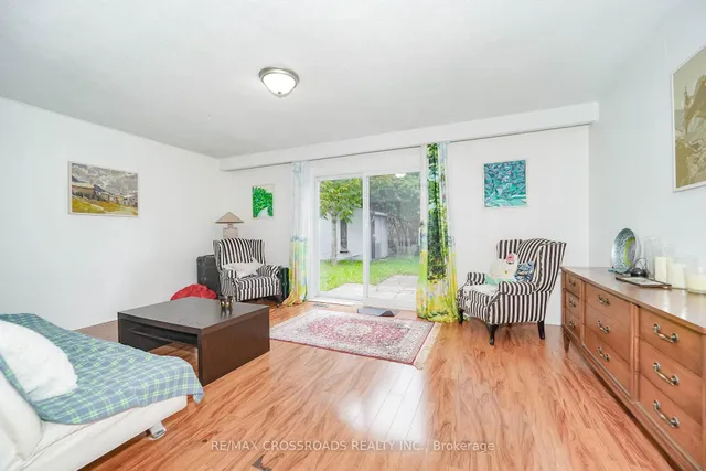 Additional image 18 of 8 Topaz Gate