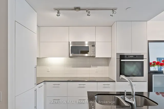 Additional image 4 of 170 Avenue Rd Unit 211