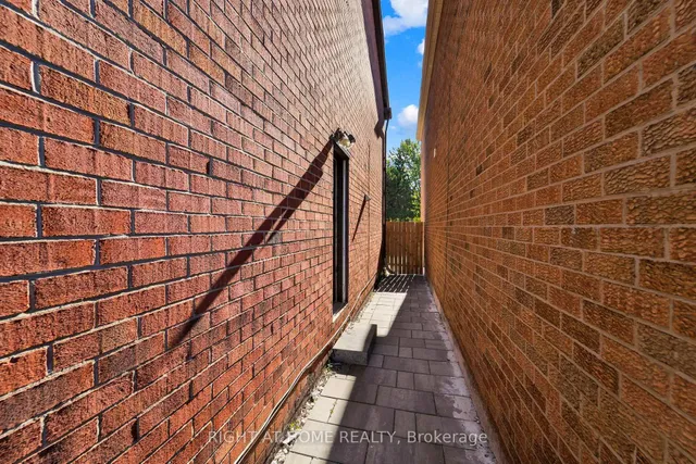 Additional image 42 of 105 Hupfield Tr