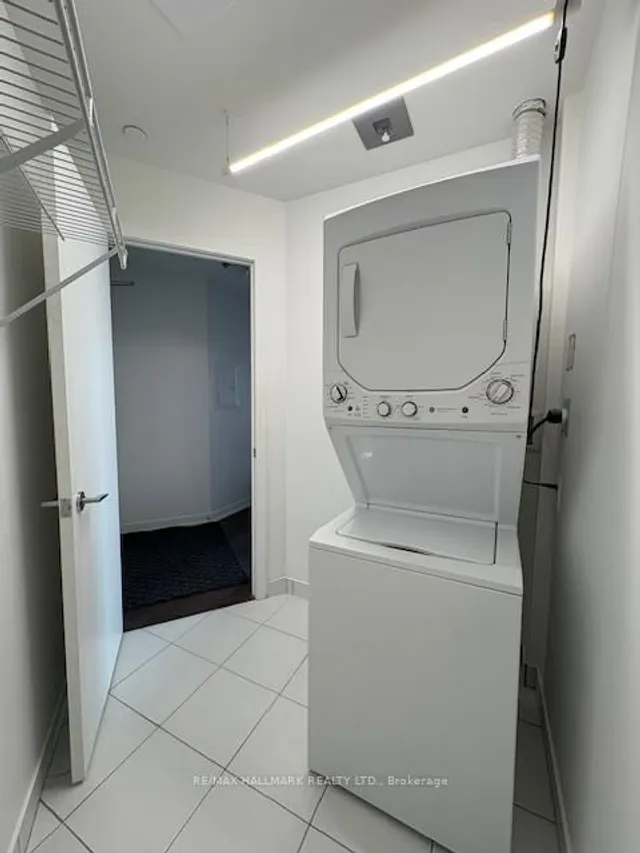 Additional image 30 of 51 East Liberty St Unit 1215