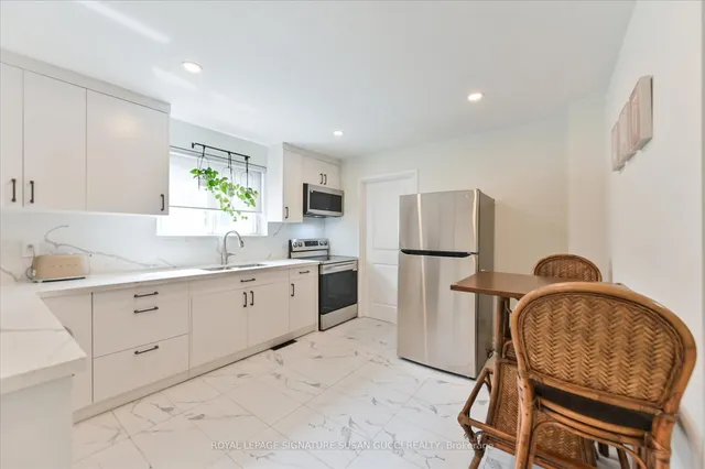 Additional image 10 of 94 Meighen Ave