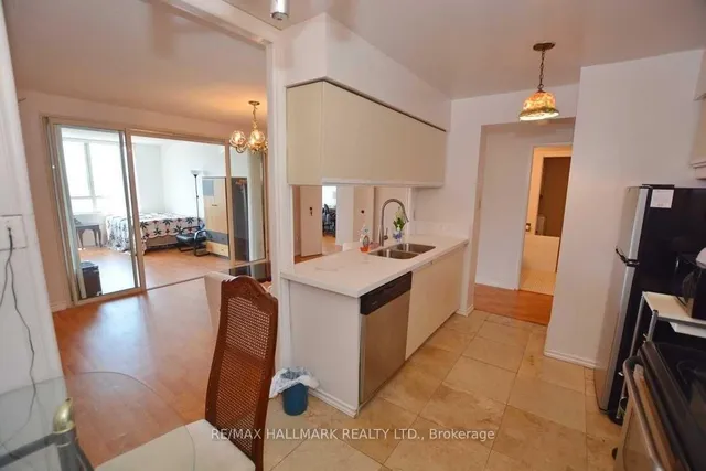 Additional image 3 of 633 Bay St Unit 2215