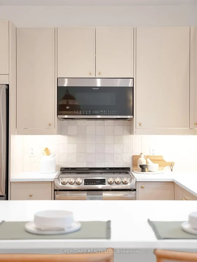 Additional image 13 of 11 Carling Ave