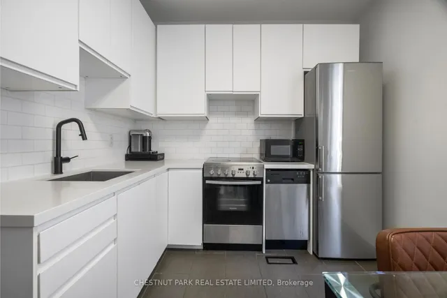 Additional image 9 of 371 Howland Ave