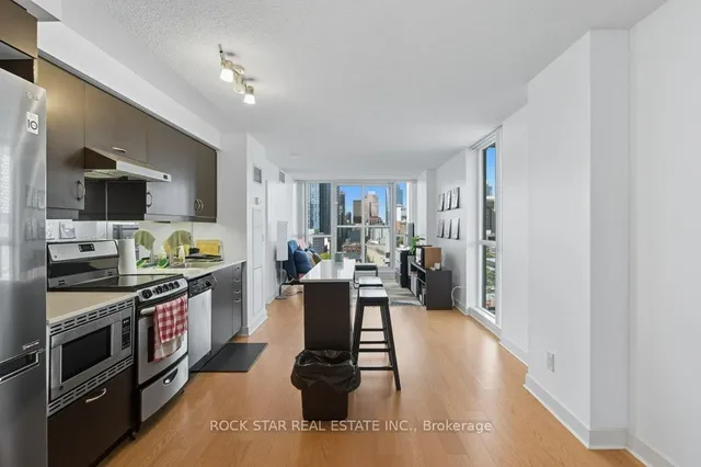 Additional image 7 of 320 Richmond St Unit LPH13