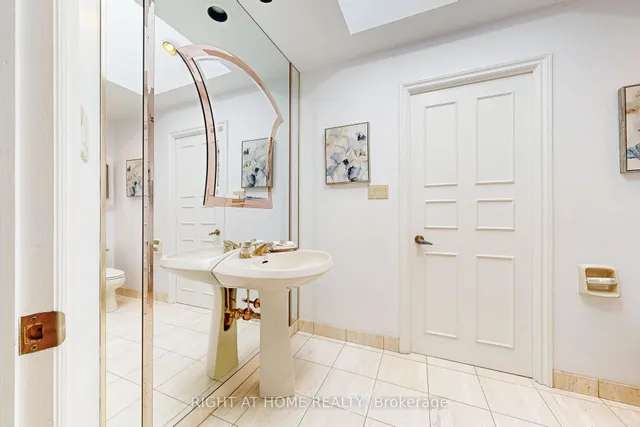 Additional image 28 of 85 Skymark Dr Unit PH1