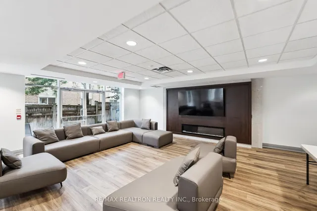 Additional image 44 of 650 Lawrence Ave Unit 735