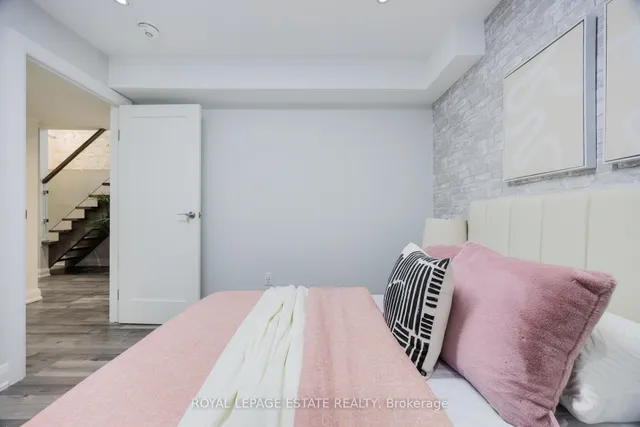 Additional image 40 of 32 Manderley Dr