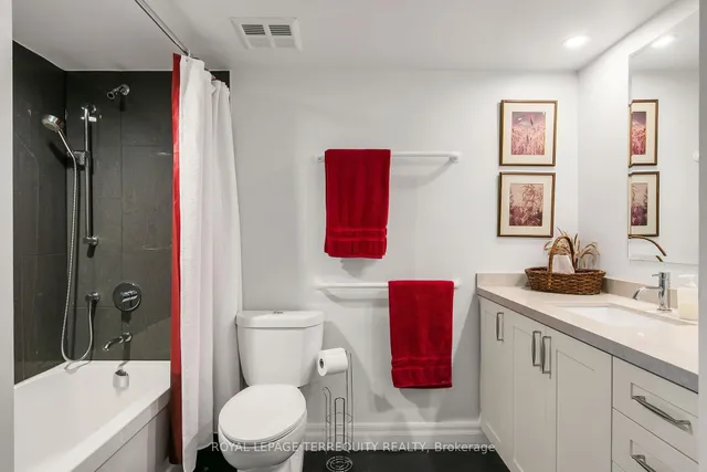 Additional image 39 of 55 Harbour Sq Unit 2311