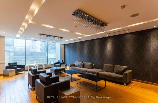 Additional image 11 of 500 Sherbourne St Unit 812