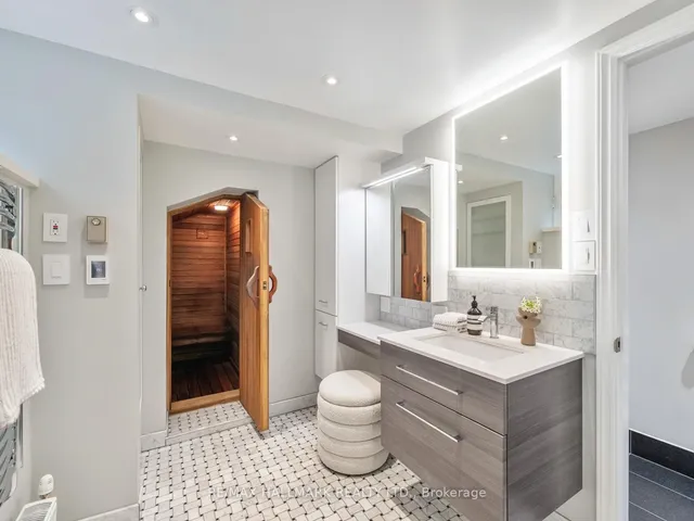 Additional image 31 of 839 Carlaw Ave