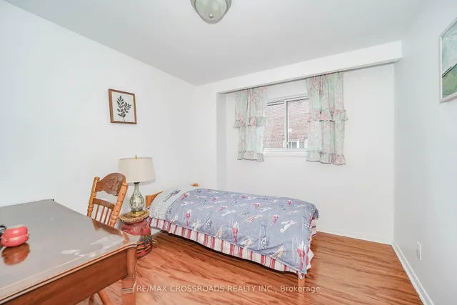 Additional image 30 of 8 Topaz Gate