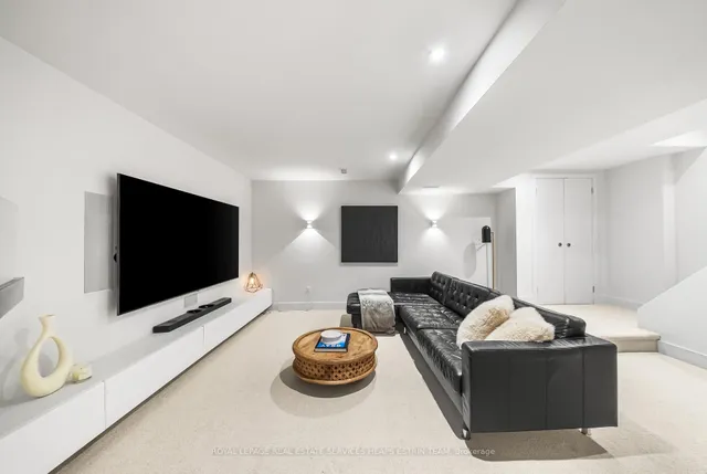 Additional image 40 of 74 Roxborough St