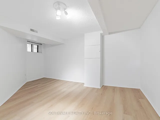 Additional image 32 of 104 Dearbourne Ave