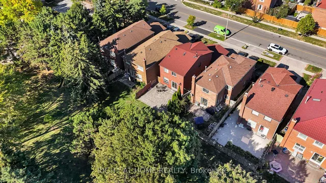 Additional image 46 of 105 Hupfield Tr