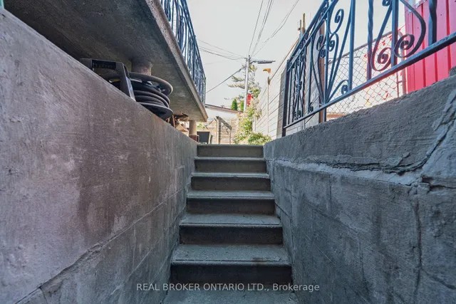 Additional image 47 of 204 Earlscourt Ave