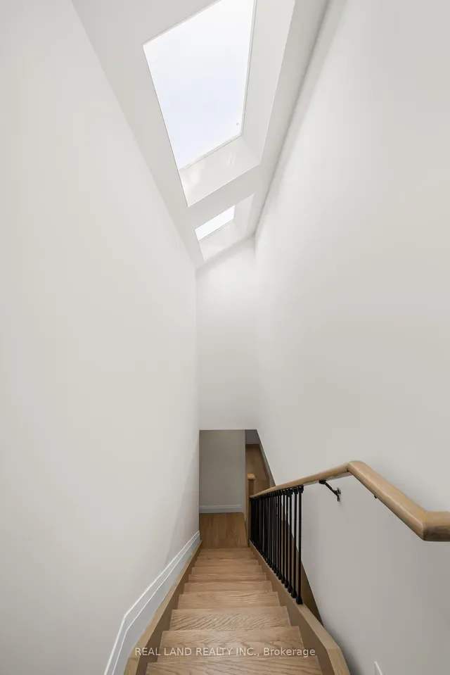 Additional image 21 of 30 Winnifred Ave