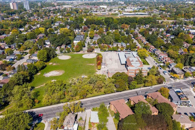 Additional image 24 of 35 Birchcliff Ave Unit 52