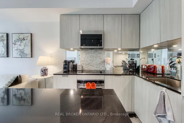 Additional image 10 of 609 Avenue Rd Unit 1410