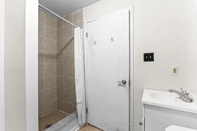 Additional image 33 of 26 Woolwich St