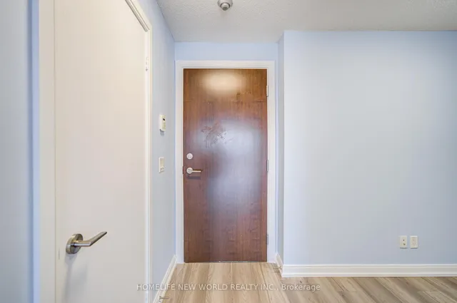 Additional image 39 of 181 Village Green Sq Unit 1815