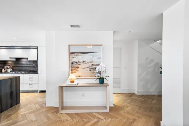 Additional image 16 of 155 Merchants' Wharf Unit 213