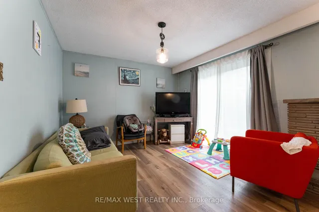 Additional image 31 of 330 Pellatt Ave