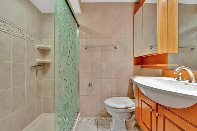 Additional image 37 of 73 Champlain Cres