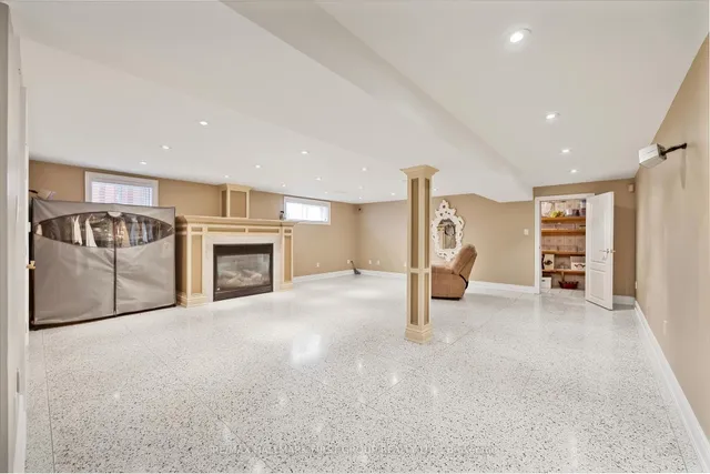 Additional image 23 of 154 Fairglen Ave