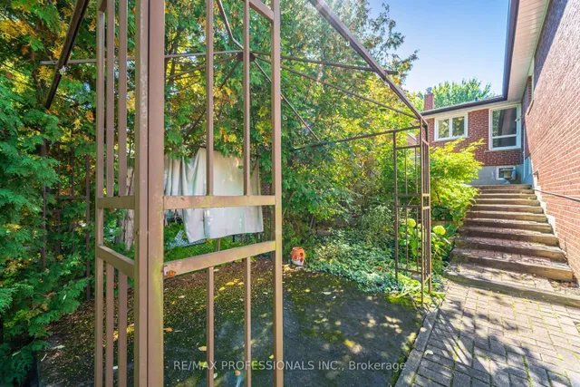 Additional image 42 of 39 Elmcrest Rd