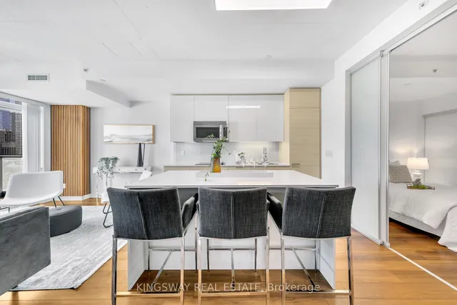 Additional image 6 of 210 Simcoe St Unit 911