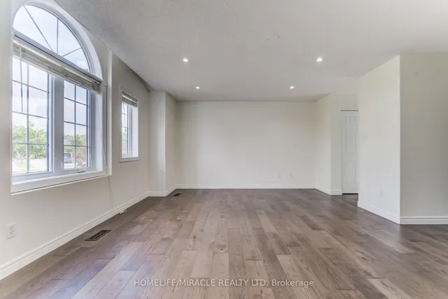 Additional image 28 of 124 Winding Wood Cres