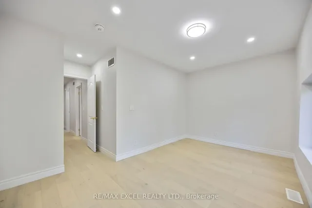 Additional image 45 of 806 Gladstone Ave