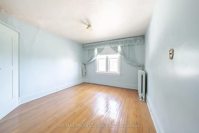 Additional image 16 of 24 Queens Ave