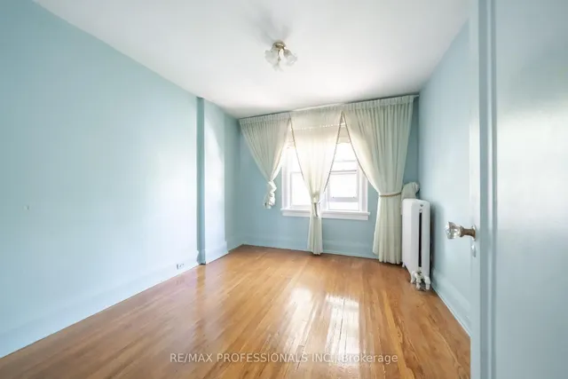 Additional image 25 of 24 Queens Ave