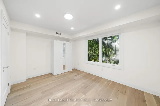 Additional image 29 of 30 Winnifred Ave