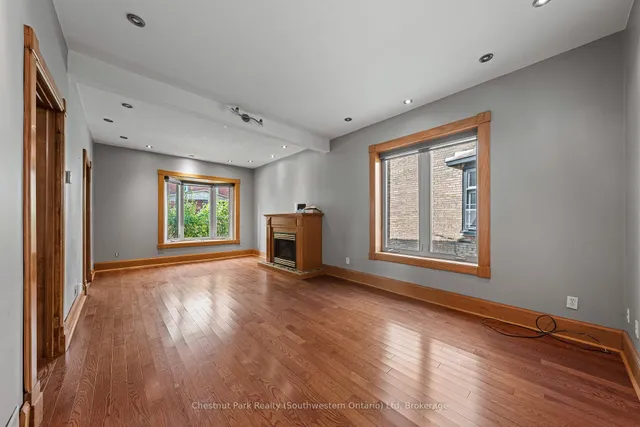 Additional image 7 of 6 THERESA St