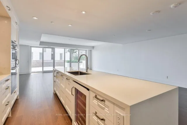 Additional image 17 of 155 Merchants' Wharf Unit 214