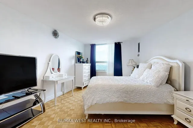 Additional image 16 of 627 The West Mall Unit 1810