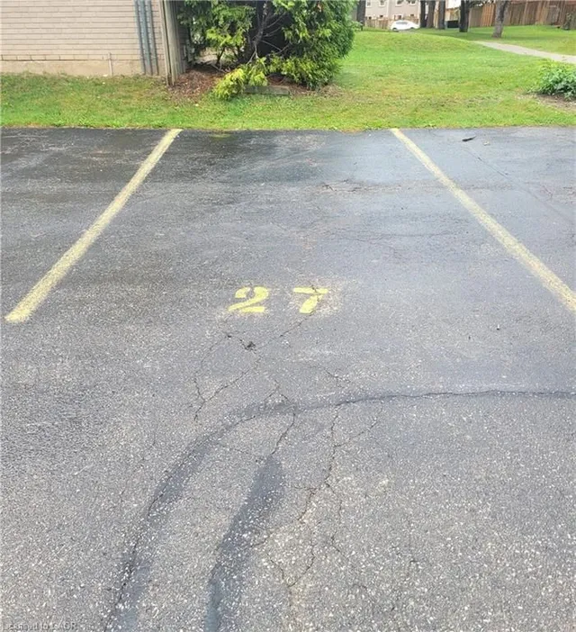 Additional image 20 of 27 Queenston Dr