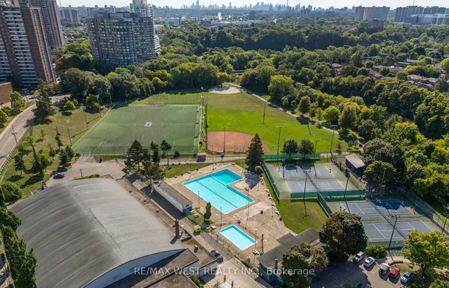 Additional image 40 of 2061 Weston Rd Unit 32